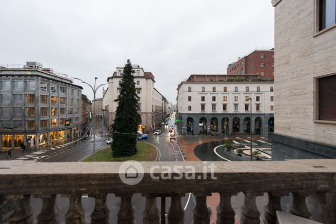 Ufficio in commerciale in Piazza Monte Grappa