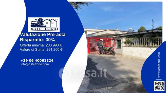 Villetta a schiera in residenziale in Via Licola Cuma