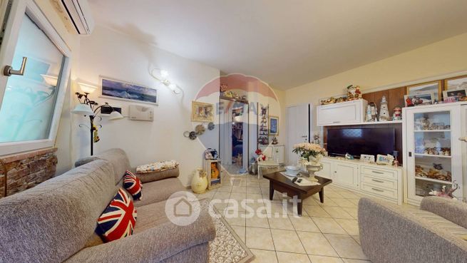 Appartamento in residenziale in Via Lago 27 A