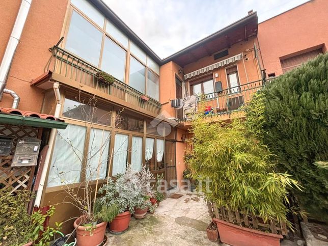 Casa bi/trifamiliare in residenziale in Via Carlo Collodi 44