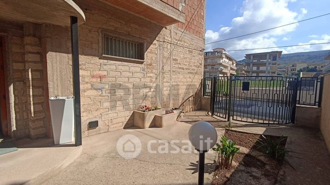 Appartamento in residenziale in Via Senna