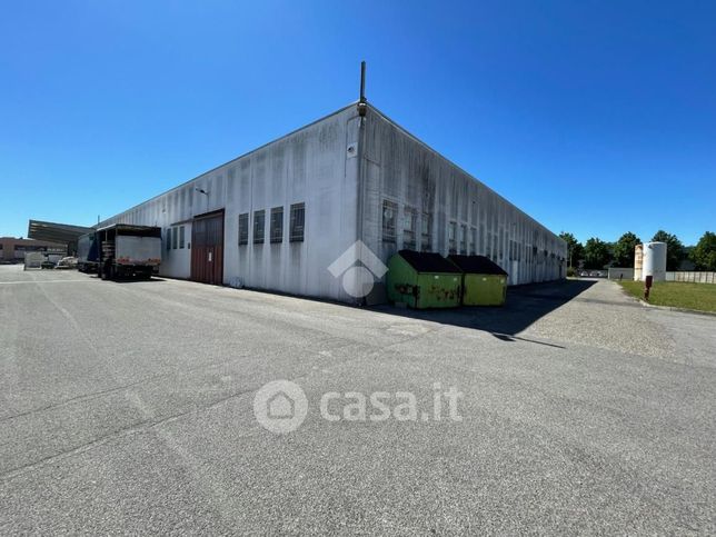 Capannone in commerciale in Via Salvatore Quasimodo 38