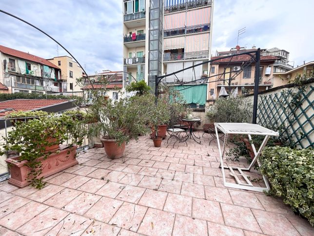 Appartamento in residenziale in Via Candia 19