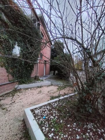 Ufficio in commerciale in Viale Cesare Battisti