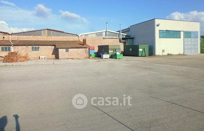 Capannone in commerciale in Località Foenna 7