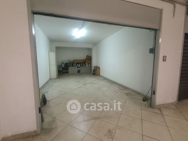 Box/posto auto in residenziale in Via Alessandro Volta 66