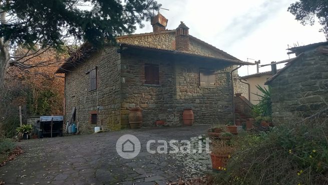 Casa indipendente in residenziale in 