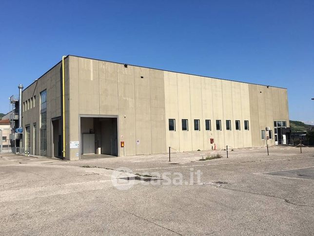 Capannone in commerciale in Via 2 Giugno 9 -10