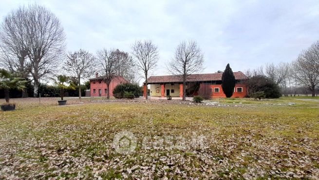 Negozio/locale commerciale in commerciale in Via Riccardo Riporti 8