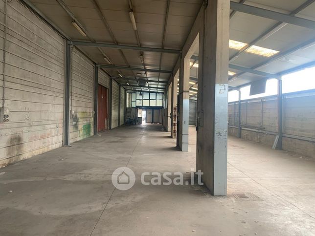 Capannone in commerciale in Via Po