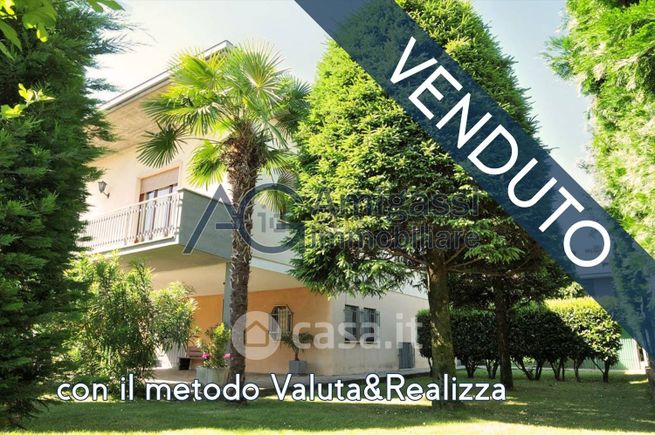 Villa in residenziale in Via dei Fiori