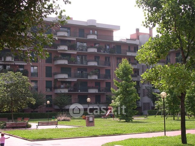 Box/posto auto in residenziale in Viale Rimembranze 45