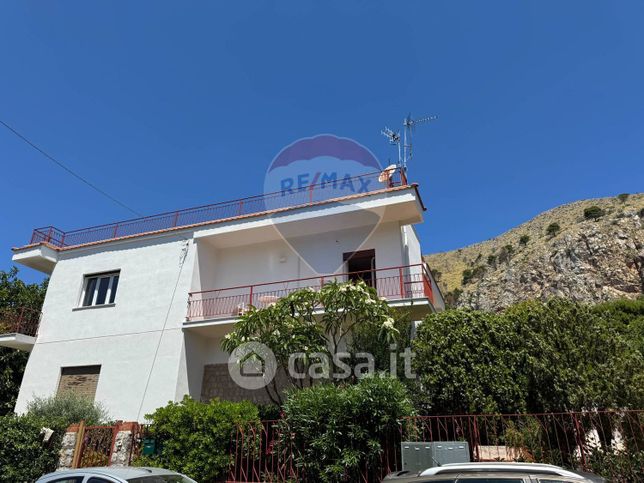 Appartamento in residenziale in Via Stesicoro 13