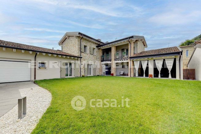 Villa in residenziale in Via Don Eugenio Simoni 20