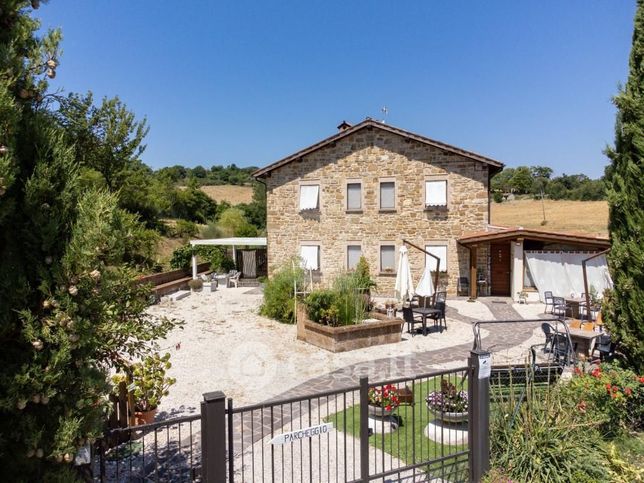 Rustico/casale in residenziale in Frazione Monteluiano 1