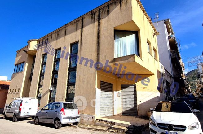 Ufficio in commerciale in Via Monte Grappa 25