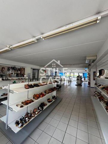 Capannone in commerciale in 