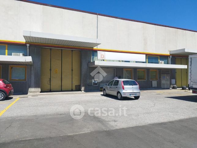 Capannone in commerciale in Via Coriano 58