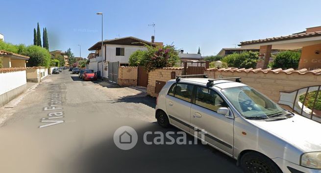 Casa bi/trifamiliare in residenziale in Via Francesco Salvolini 17