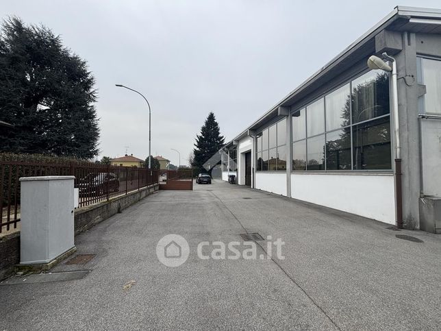 Capannone in commerciale in Via Federico Rossi 5