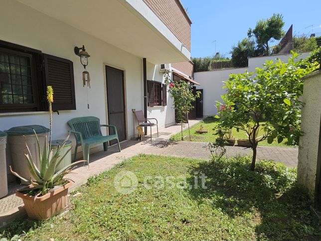 Casa bi/trifamiliare in residenziale in Via Poggio Fiorito