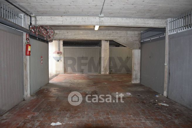Box/posto auto in residenziale in Via Zara 12