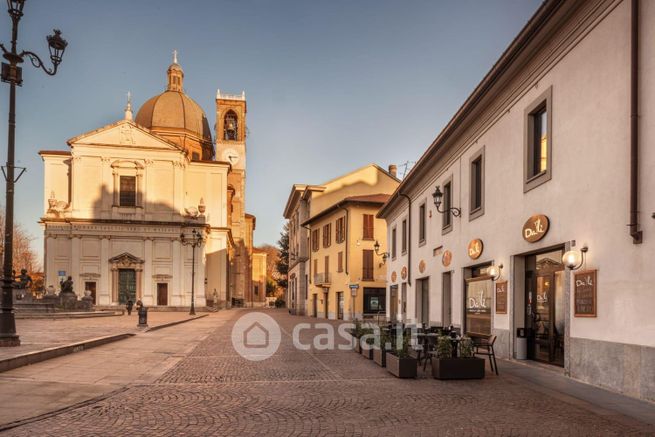 Attivitã /licenza (con o senza mura) in commerciale in Piazza Conciliazione