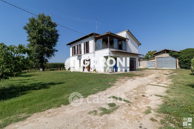 Casa indipendente in residenziale in