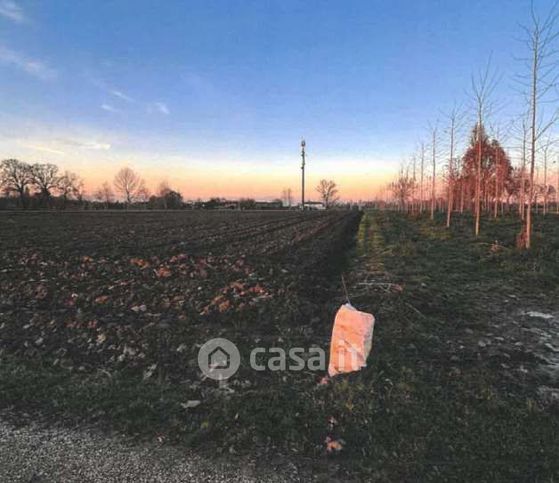 Terreno agricolo in commerciale in Via Rugoletto