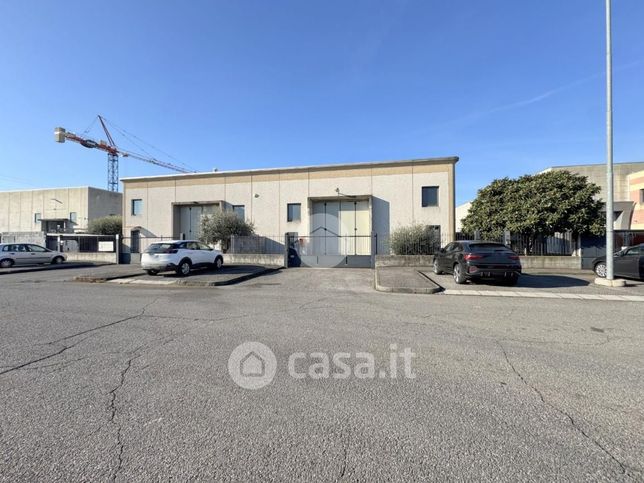 Capannone in commerciale in Via dell'Industria