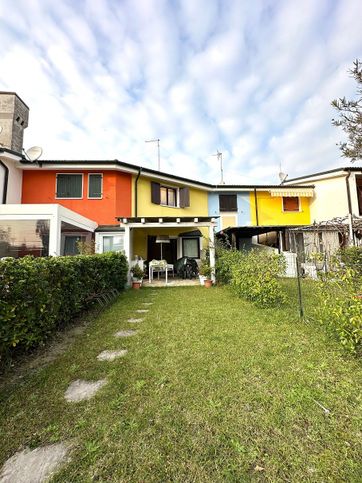 Villetta a schiera in residenziale in Via Terza Ovest 265