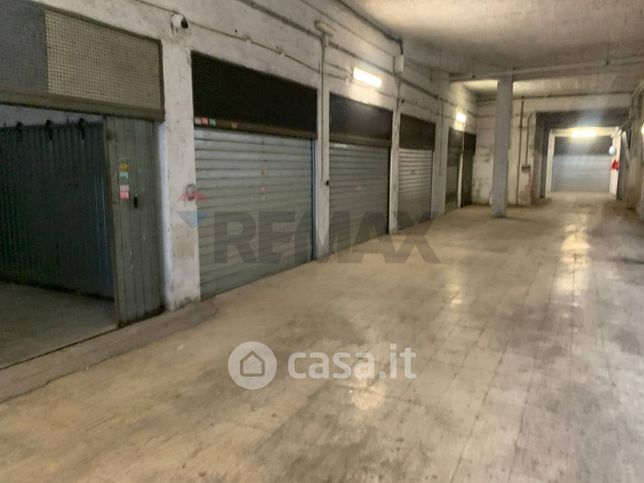 Box/posto auto in residenziale in Via Valsavaranche 95