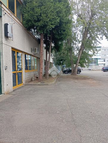 Capannone in commerciale in Via Fratelli Cervi 46