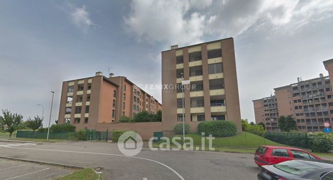 Box/posto auto in residenziale in Via Ernesto Teodoro Moneta 18