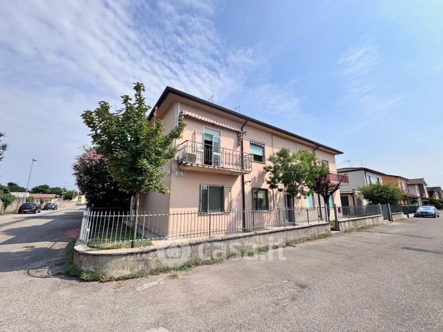 Appartamento in residenziale in Via Fratelli Bandiera 1