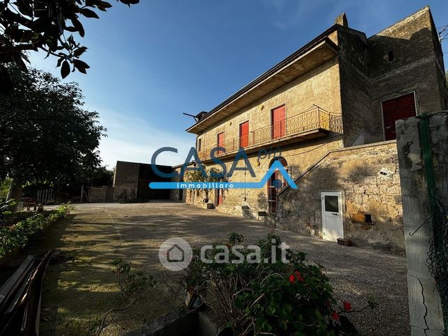 Casa indipendente in residenziale in 