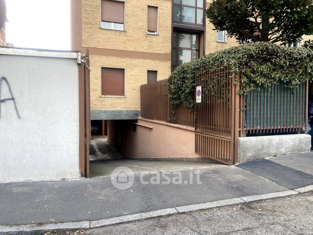 Box/posto auto in residenziale in Via Donato Frisia 5