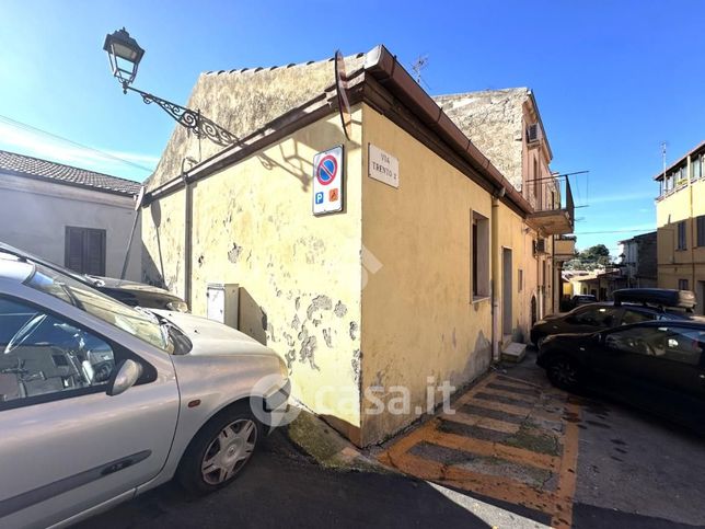 Casa indipendente in residenziale in Via Trento 14