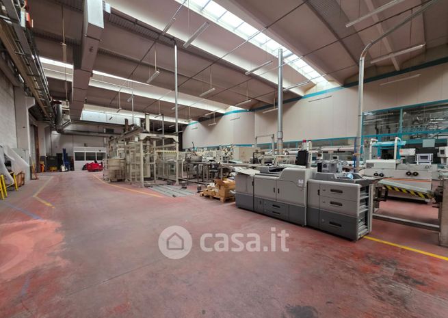 Capannone in commerciale in Via Pescarito 105
