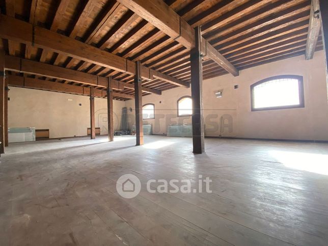 Ufficio in commerciale in 