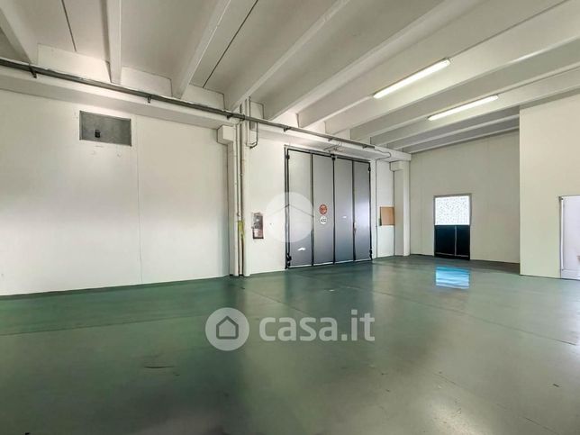 Capannone in commerciale in Viale Valtenesi 47
