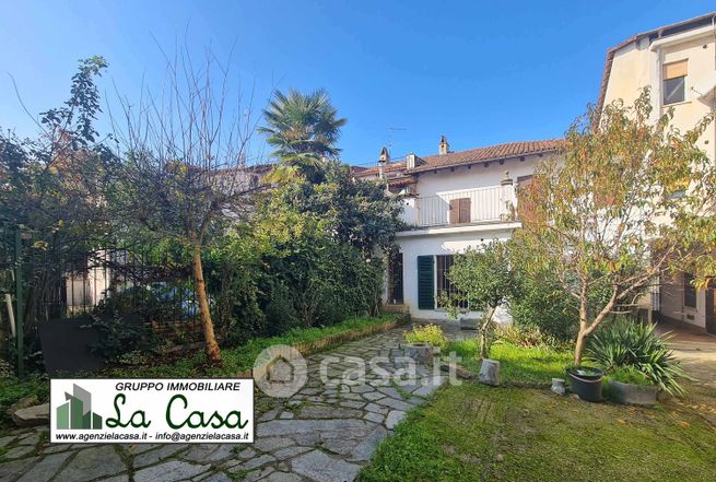 Casa indipendente in residenziale in Via d'aosta 4