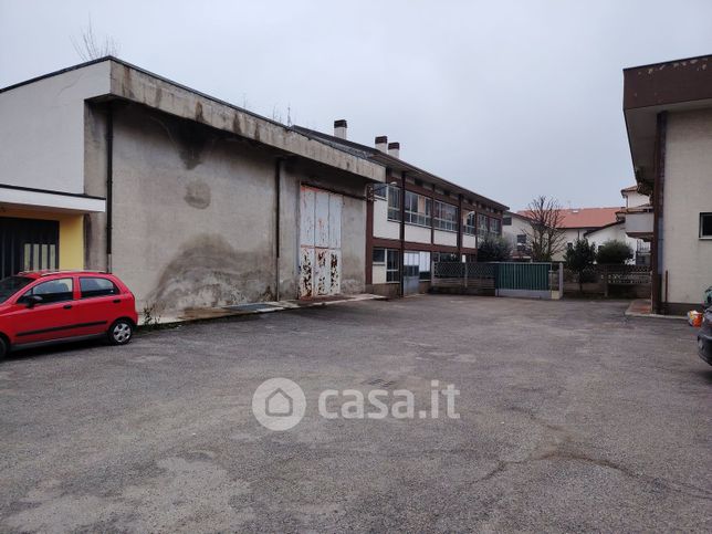 Capannone in commerciale in Via Luigi Cadorna 1