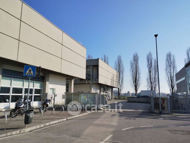 Capannone in commerciale in Via dell' Industria