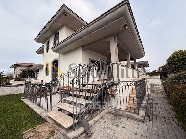 Villa in residenziale in Via Colle Capitolino