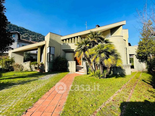 Villa in residenziale in 