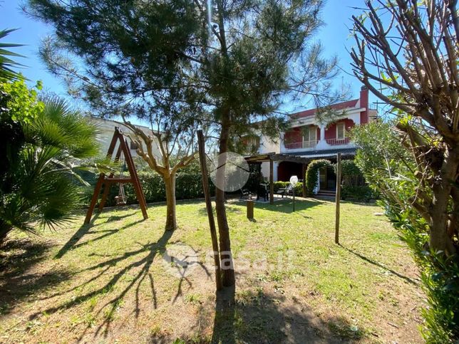 Appartamento in residenziale in Lungomare dei Troiani 28