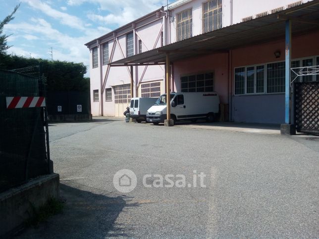 Negozio/locale commerciale in commerciale in Via Martiri della LibertÃ 