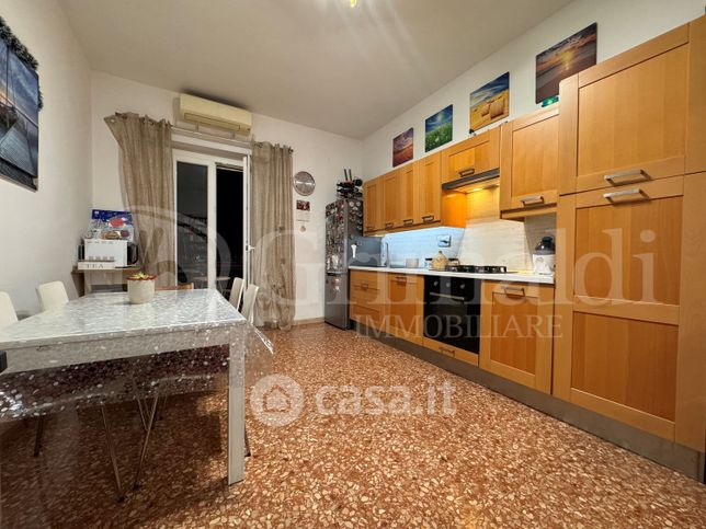 Appartamento in residenziale in Viale Vicopisano 82