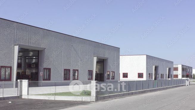 Capannone in commerciale in Via Flavio Gioia